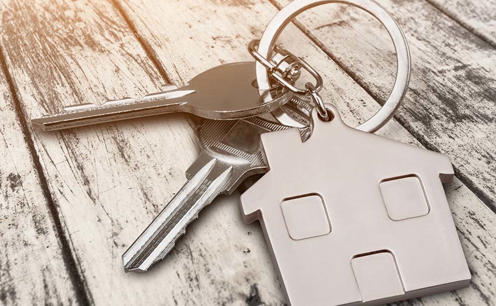 Keychain with a house shape and keys